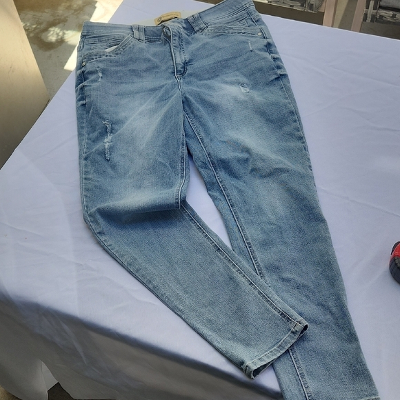 Democracy Faded Blue Denim Jeans - Picture 1 of 6